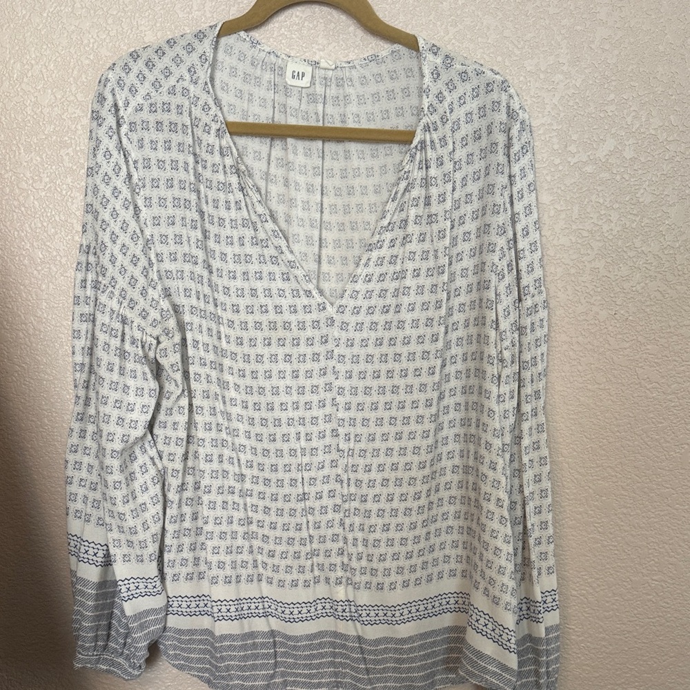 GAP Women's White and Blue Geometric Blouse